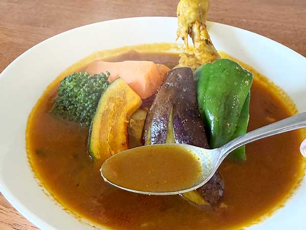 「自宅でこのレベルのスープカレーが作れるなんて」<br>初心者でもズボラさんでも「スープカレーの正解」に辿り着く、カレーのプロが作ったスパイスキットとは？ - とらのいスパイスオンラインストア｜北海道から絶品スパイスカレーのスパイスキットをお届け