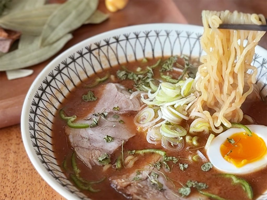 スパイスからラーメンを作るという新体験！<br>10分で叶うお店レベルのスパイスラーメンの秘密 - とらのいスパイスオンラインストア｜北海道から絶品スパイスカレーのスパイスキットをお届け