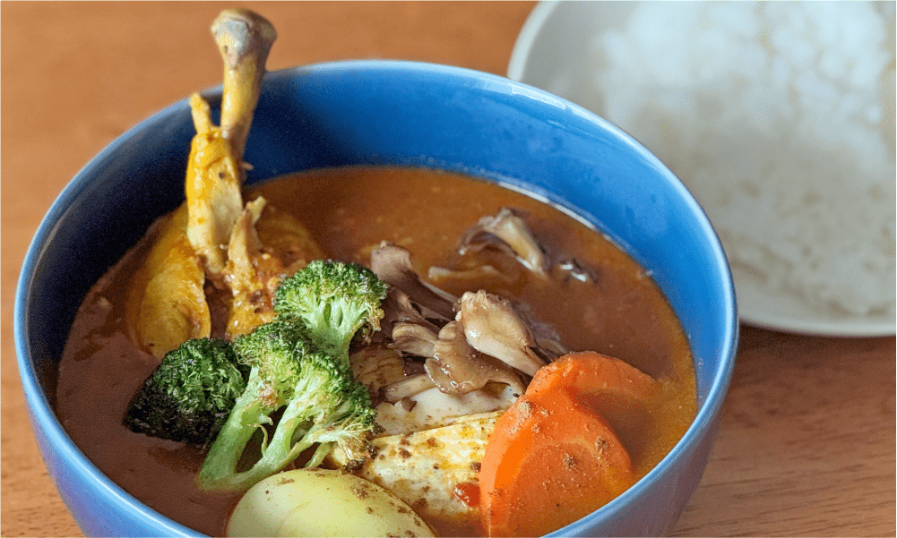 香り高い♪秋の舞茸とブロッコリーのスープカレー【特製スープカレースパイスキット】 - とらのいスパイス オンラインストア