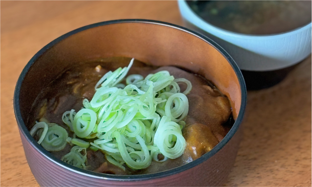 ネギが主役！秋に食べたいカレー丼【特製ルーカレースパイスキット】